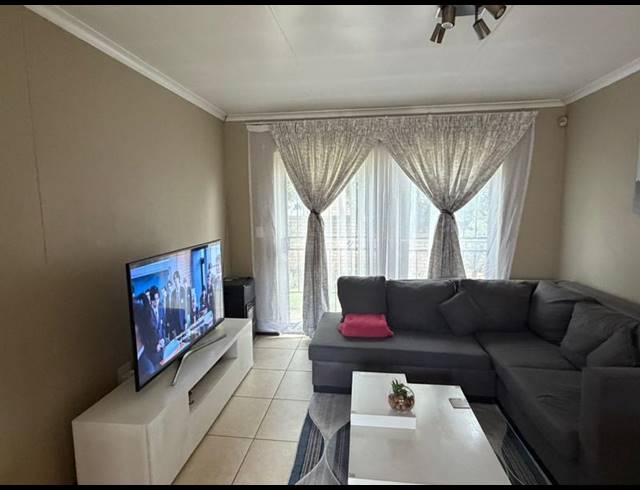 2 BEDROOM SIMPLEX FOR SALE IN WILGEHEUWEL